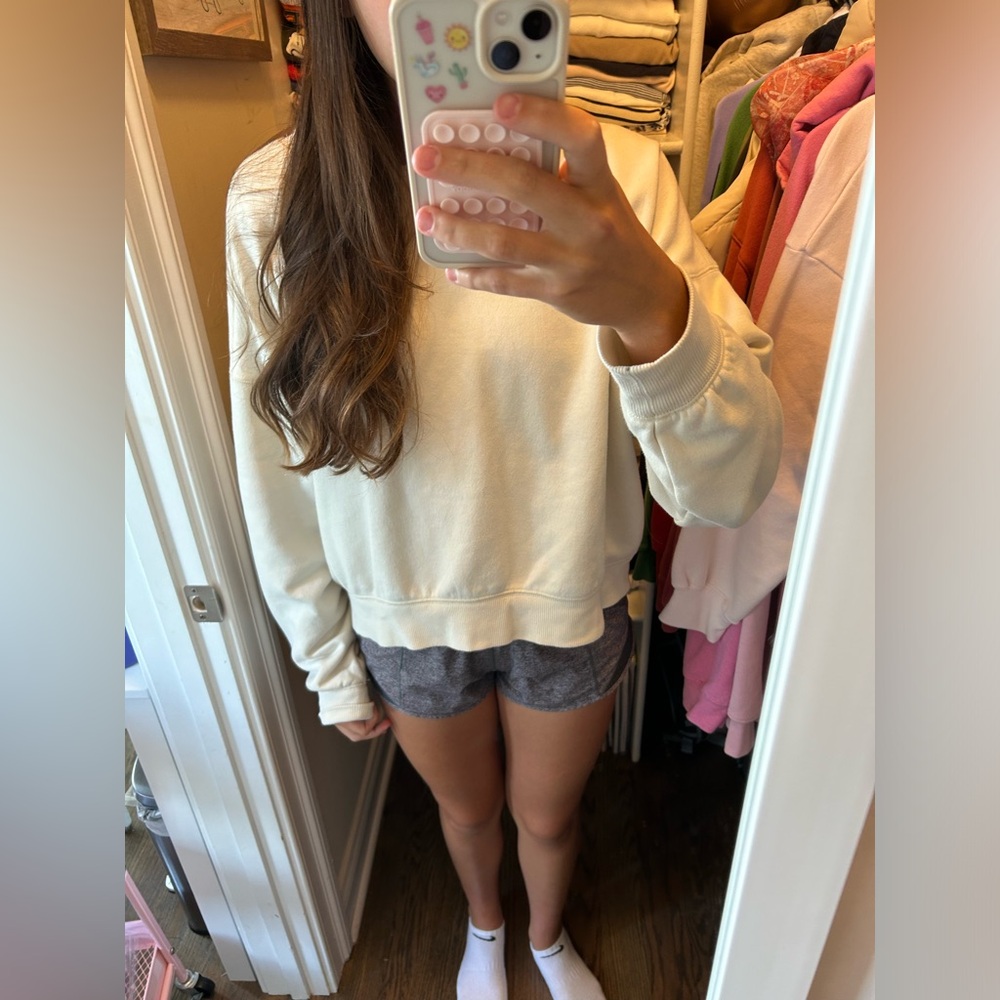 Cream Universal Threads Sweatshirt